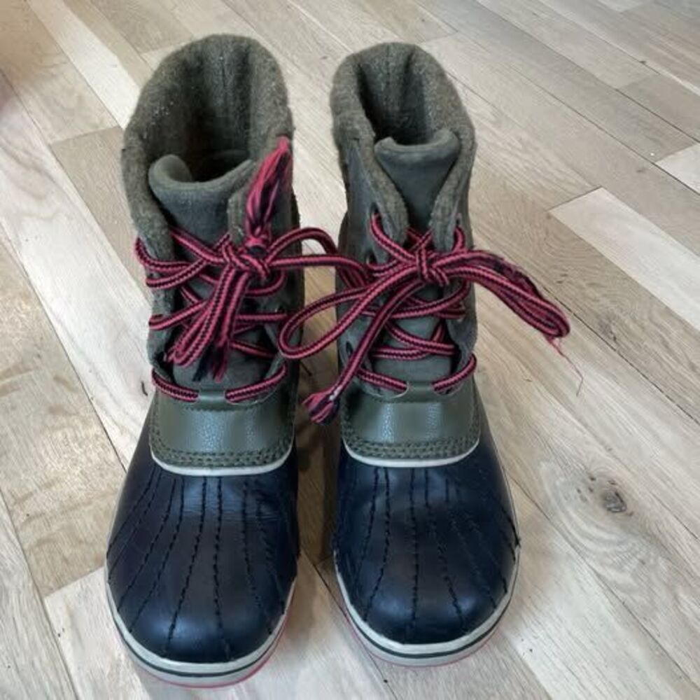 Sorel Big Girl Caribou All Weather Boots Sz 3